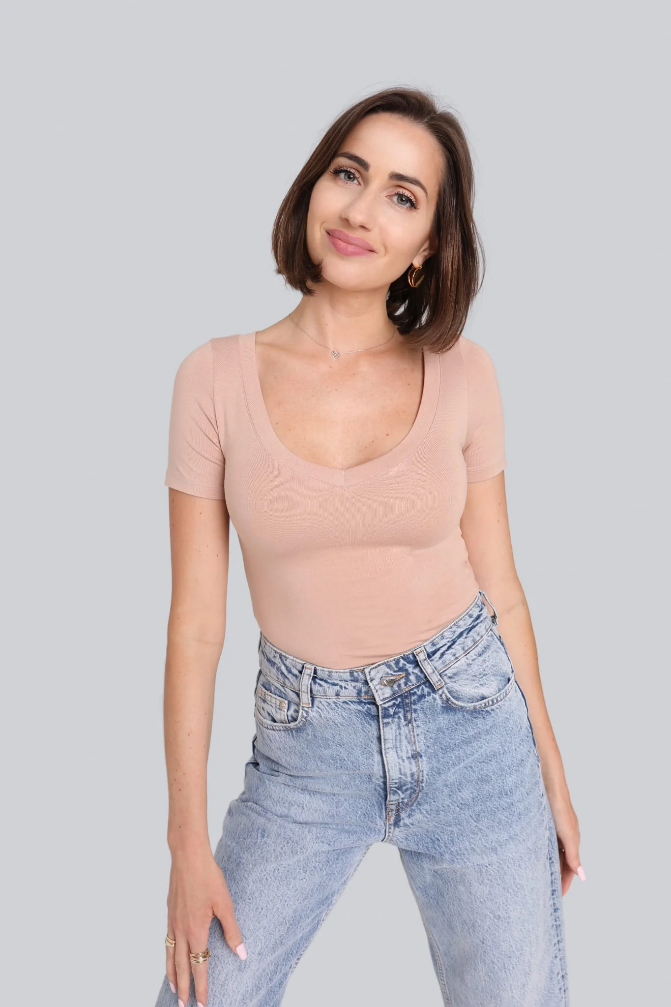 T-shirt Miss Invisible V-neck Cappuccino - Image 5