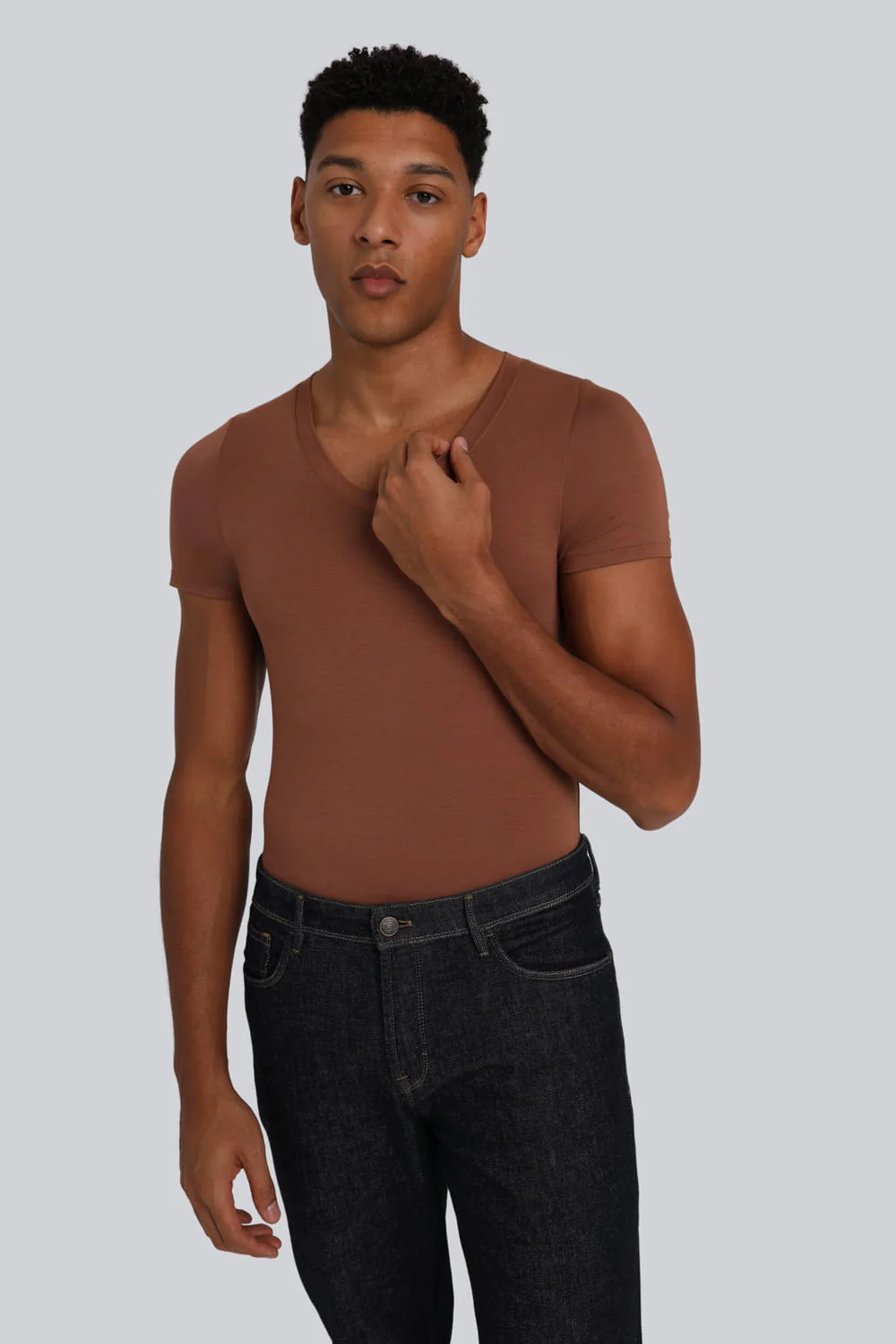 T-shirt Mr Invisible V-neck Chocolate - Image 3