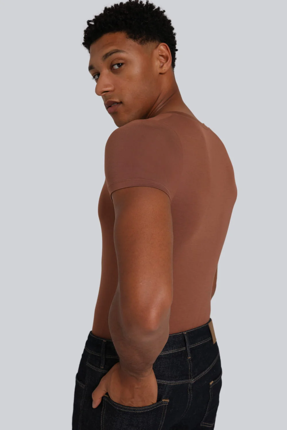 T-shirt Mr Invisible V-neck Chocolate - Image 4
